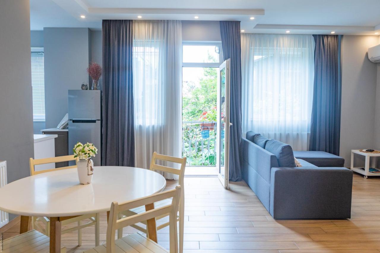 Apartment By The Sheraton Batumi Esterno foto