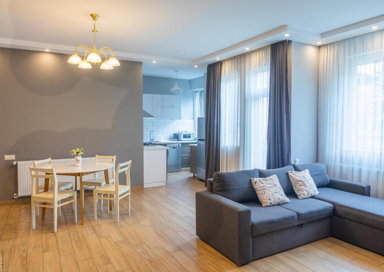Apartment By The Sheraton Batumi Esterno foto