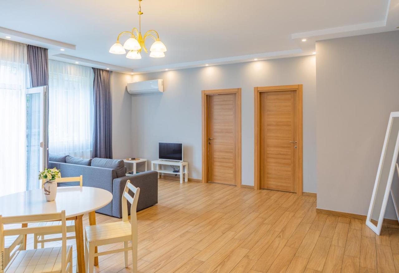 Apartment By The Sheraton Batumi Esterno foto