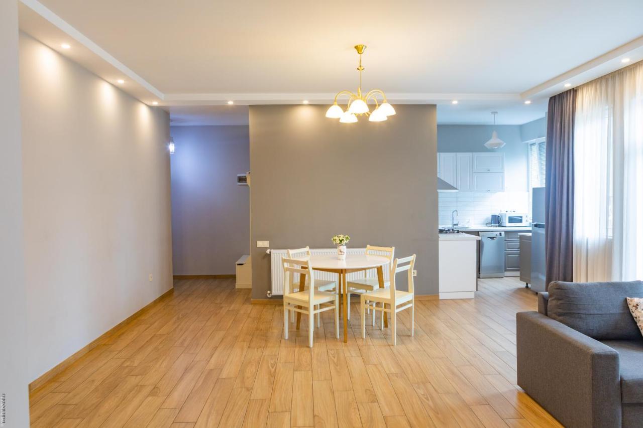 Apartment By The Sheraton Batumi Esterno foto