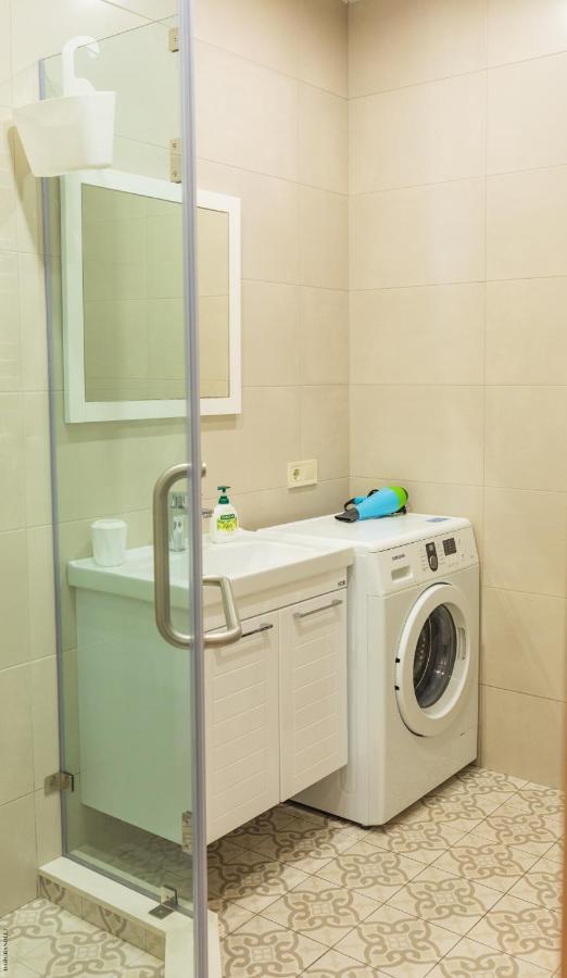 Apartment By The Sheraton Batumi Esterno foto