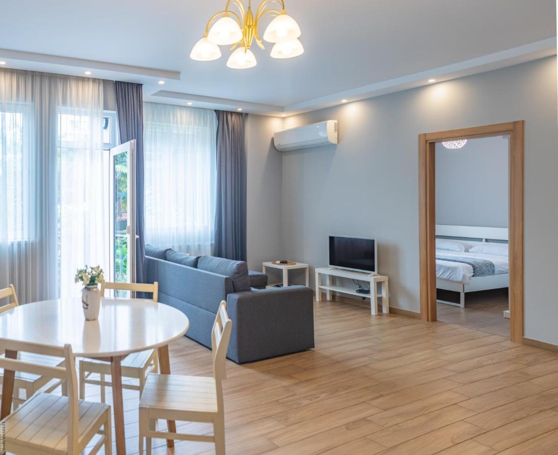 Apartment By The Sheraton Batumi Esterno foto